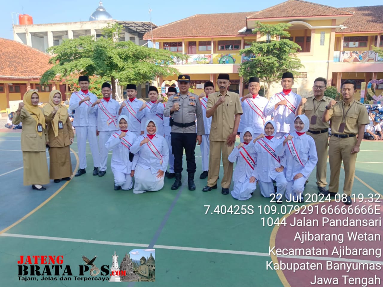 Jadi Pembina Upacara, Kapolsek Ajibarang Polresta Banyumas Buka MPLS Dan Berikan Motifasi Kepada Pelajar