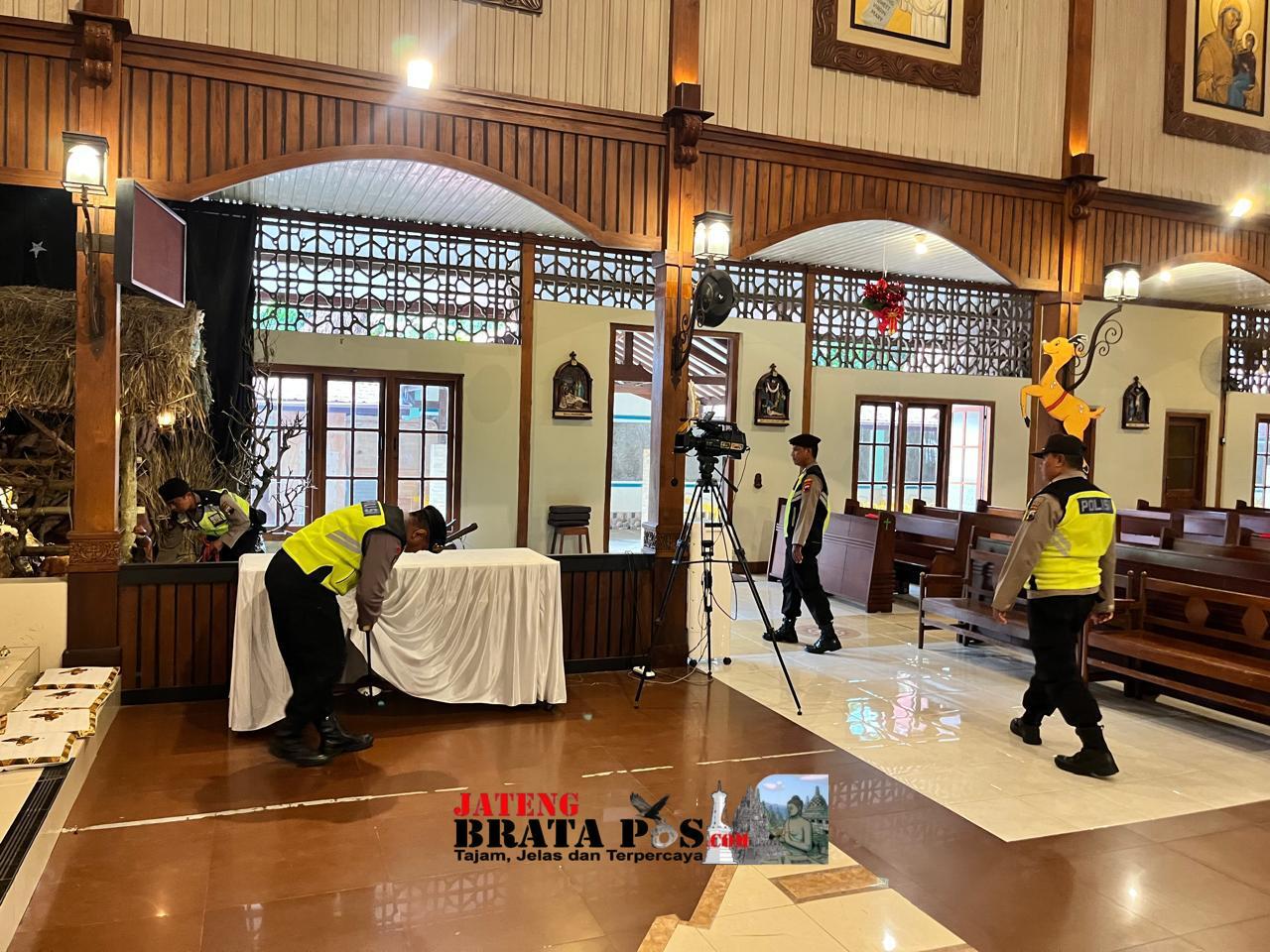 Sat Samapta Polres Klaten Laksanakan Sterilisasi Gereja Jelang Perayaan Natal 2025